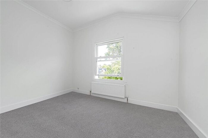 2 Bedroom Flat To Rent In Woodside, Wimbledon, SW19