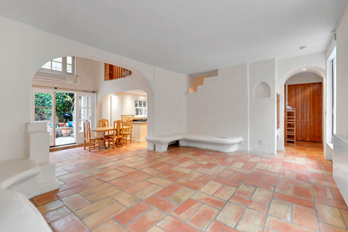 3 Bedroom House To Rent In Camden Mews, London, NW1