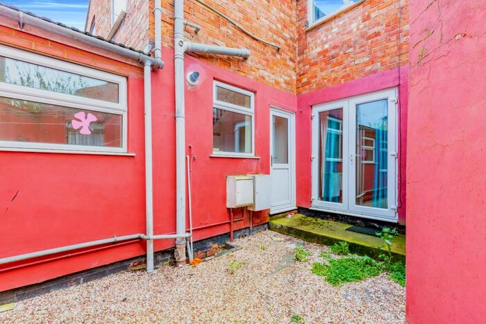 1 Bedroom Flat To Rent In Somerset Street, Northampton, NN1