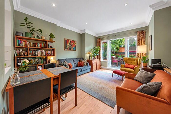 3 Bedroom Apartment For Sale In Sarre Road, London, NW2