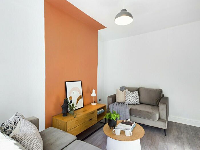 5 Bedroom Flat To Rent In Gladstone Terrace, Lancaster, LA1