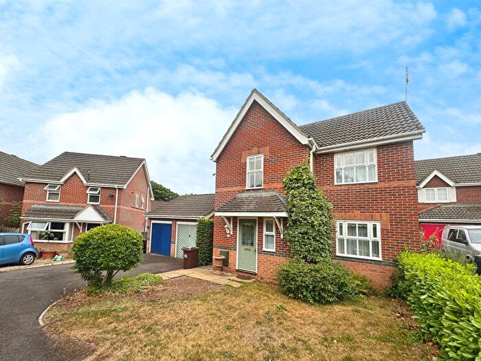 3 Bedroom Detached House For Sale In Caumont Close, Uffculme, Cullompton, EX15