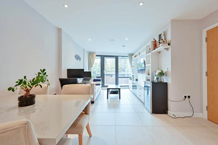 2 Bedroom Flat For Sale In Rayners Lane, Rayners Lane, Harrow, HA2