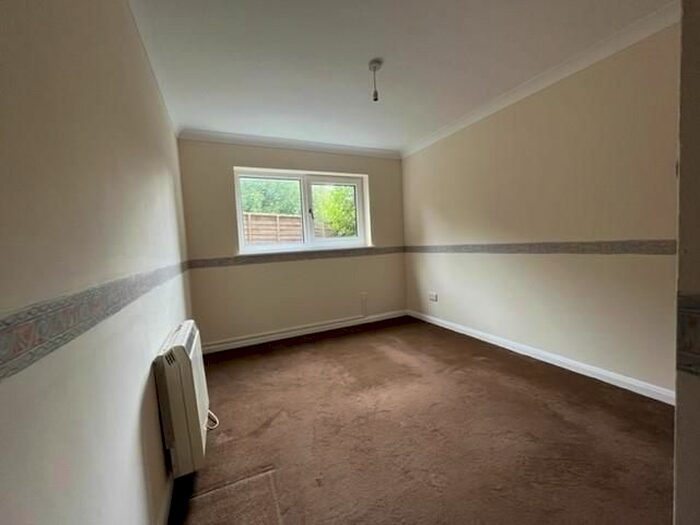 1 Bedroom Flat To Rent In Linkfield Road, Isleworth, TW7