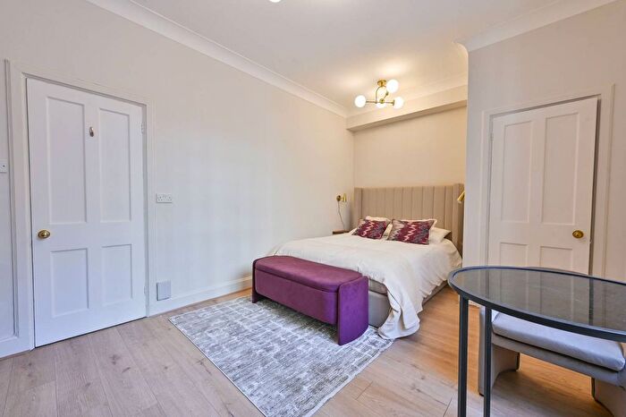 Studio To Rent In Hallam Street, Fitzrovia, London, W1W