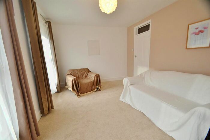 2 Bedroom Flat To Rent In Pelham Road, London, SW19