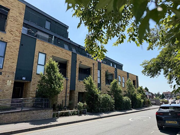 2 Bedroom Flat For Sale In Longview Court, Southville Road, Feltham, TW14