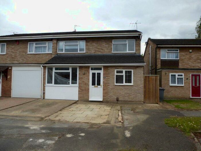 4 Bedroom House To Rent In Bourton Close, Tilehurst, RG30