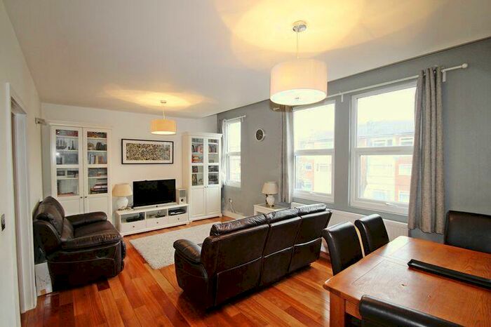 2 Bedroom Flat To Rent In Welldon Crescent, Harrow, Ha, HA1