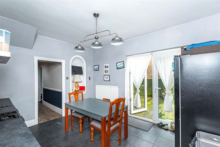 4 Bedroom Detached House For Sale In Caemawr Road, Morriston, Swansea, SA6