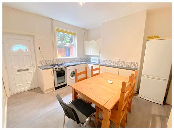 4 Bedroom End Of Terrace House To Rent In Heavygate Road, Crookes, S10