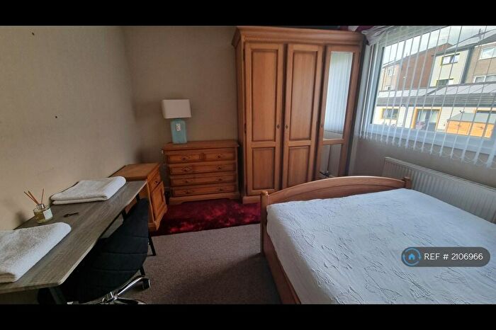 2 Bedroom Flat To Rent In Auckland Close, Nottingham, NG7
