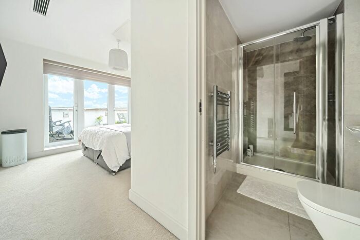 2 Bedroom Flat For Sale In Flambard Way, Godalming, GU7