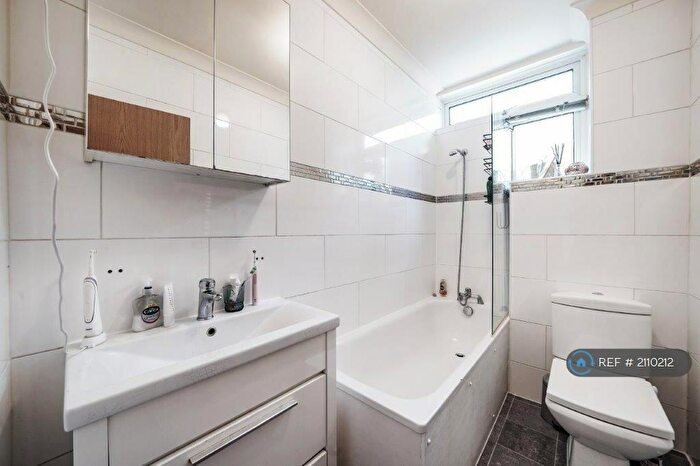 2 Bedroom Flat To Rent In Highbury New Park, London Islington, N5