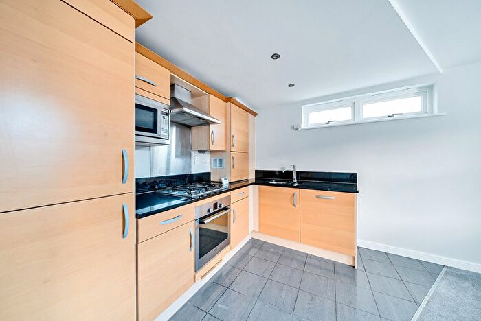 2 Bedroom Flat To Rent In High Street, Esher, Surrey, KT10