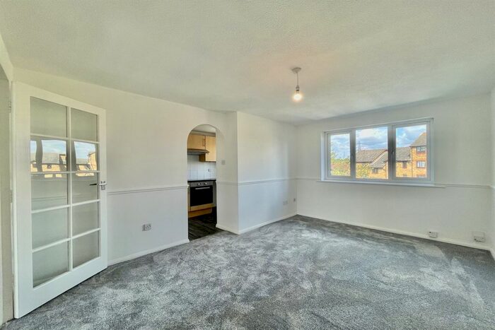 1 Bedroom Flat To Rent In Porters Close, Essex, RM20