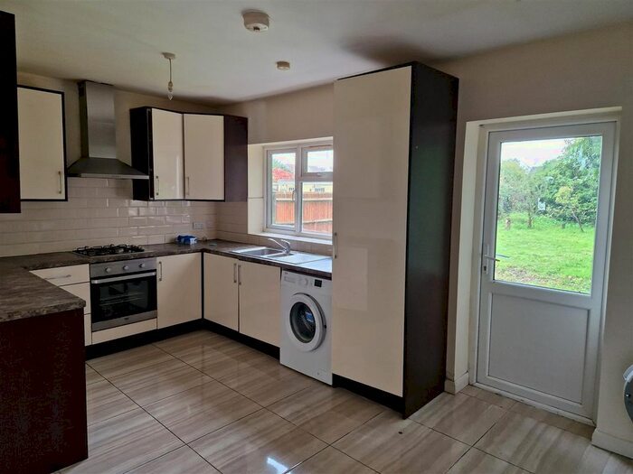 5 Bedroom Property To Rent In Hatch Lane, Harmondsworth, West Drayton, UB7