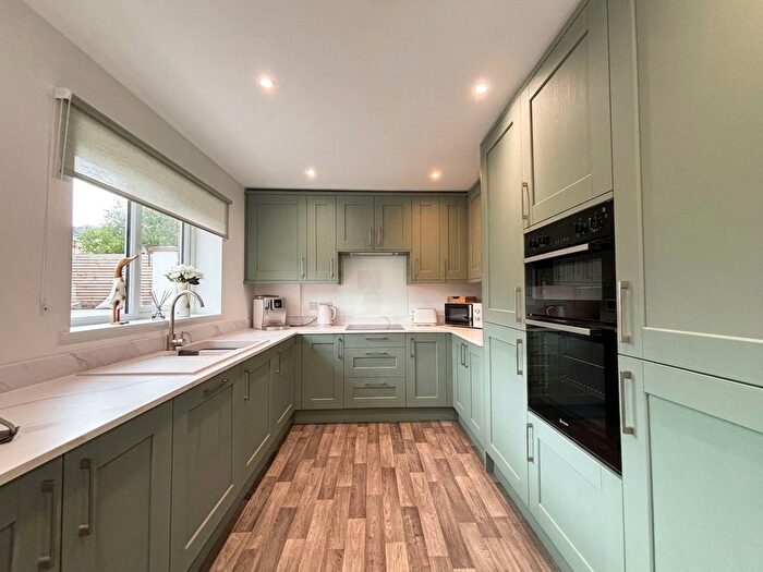 3 Bedroom End Terrace House For Sale In Cockhaven Road, Bishopsteignton, TQ14