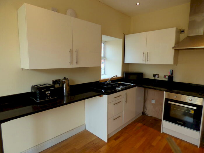 2 Bedroom Ground Flat To Rent In Flat, Walmersley Road, Bury, BL9