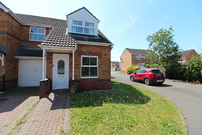 3 Bedroom Semi-Detached House To Rent In Bowmont Way Kingswood, HU7