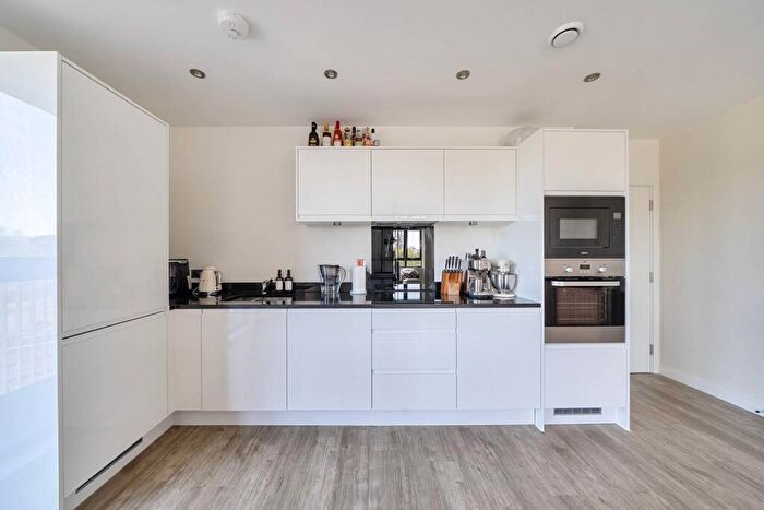 3 Bedroom Flat For Sale In Lakeside Drive, Park Royal, London, NW10