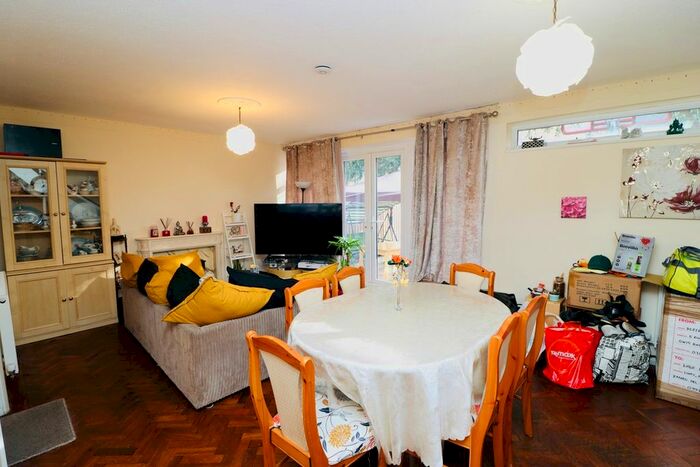 4 Bedroom Terraced House To Rent In Ringwood Gardens, London SW15