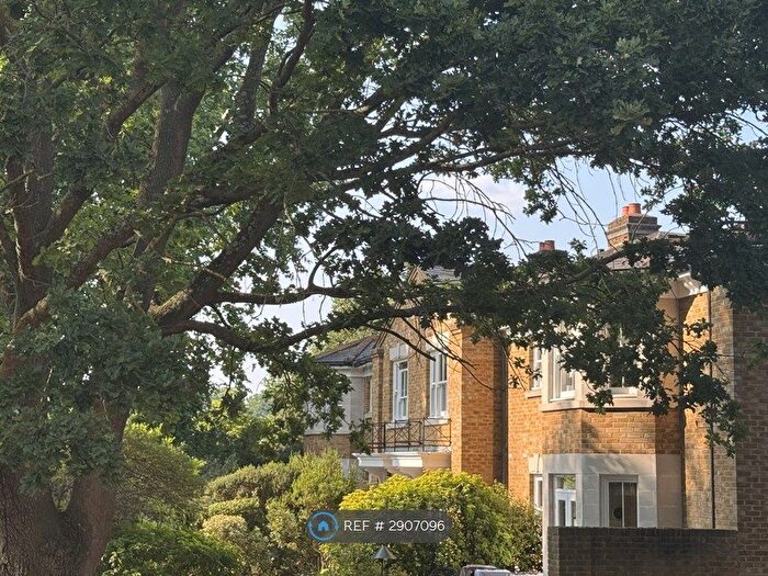 2 Bedroom Flat To Rent In Belmont Hill, London, SE13