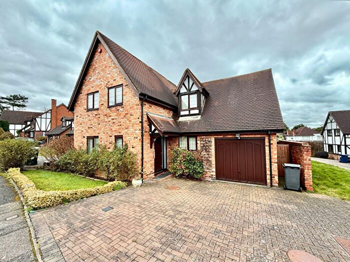 4 Bedroom Detached House For Sale In Priory Field Drive, Edgware, HA8