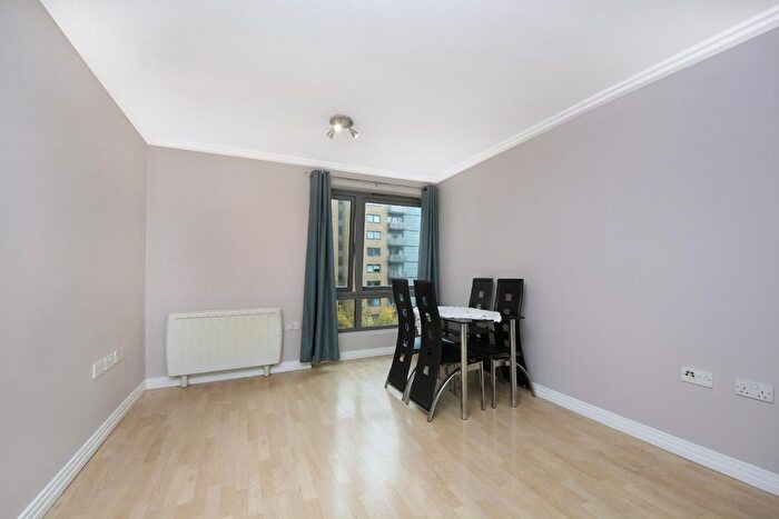 1 Bedroom Flat To Rent In Trentham Court, W3