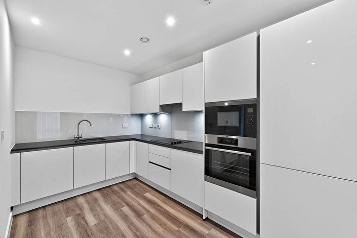 3 Bedroom Flat For Sale In Medawar Drive, Mill Hill, London, NW7