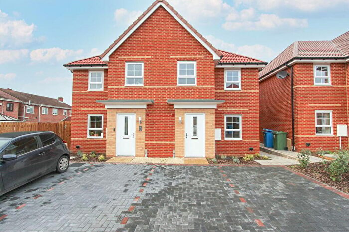 3 Bedroom Semi-Detached House To Rent In Farleigh Drive, Harworth, Doncaster, DN11