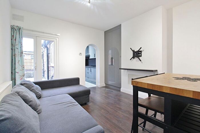 3 Bedroom Detached House To Rent In Chapel Road, Hounslow, TW3