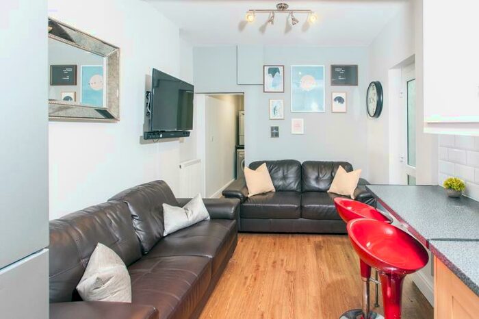 6 Bedroom Terraced House To Rent In Inverness Place, Cardiff, CF24