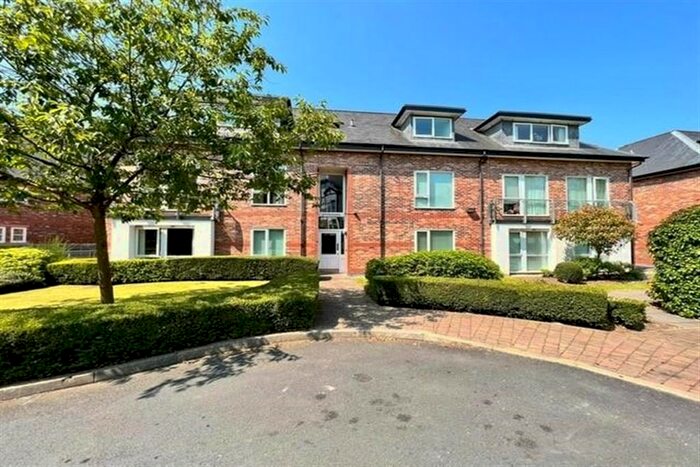 2 Bedroom Flat To Rent In Wolf Grange, Hale, Altrincham, WA15