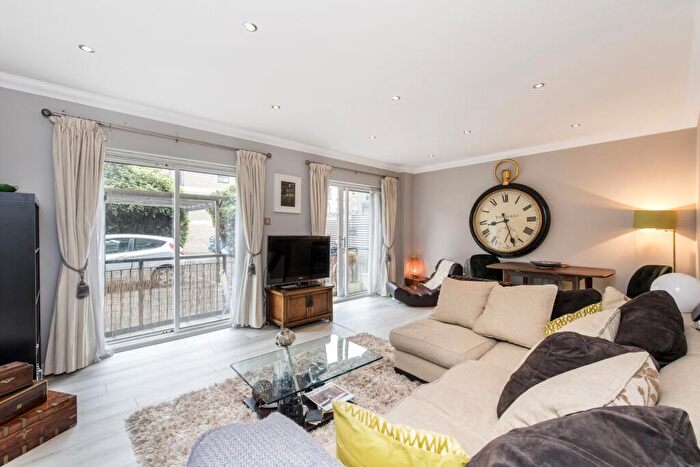 2 Bedroom Apartment For Sale In Portrait Place, Bacon Street, E2