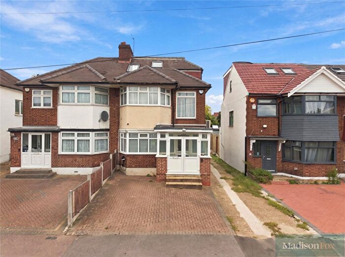 3 Bedroom Semi-Detached House For Sale In Southend Road, Woodford Green, IG8