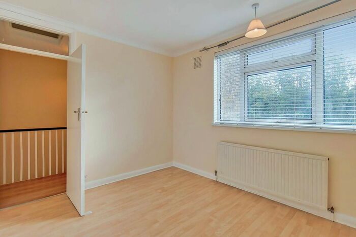 3 Bedroom Property To Rent In Blackheath Vale, Blackheath, London, SE3