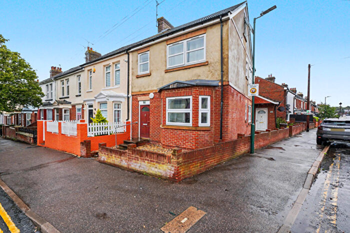 1 Bedroom Flat To Rent In Toronto Road, Gillingham, ME7