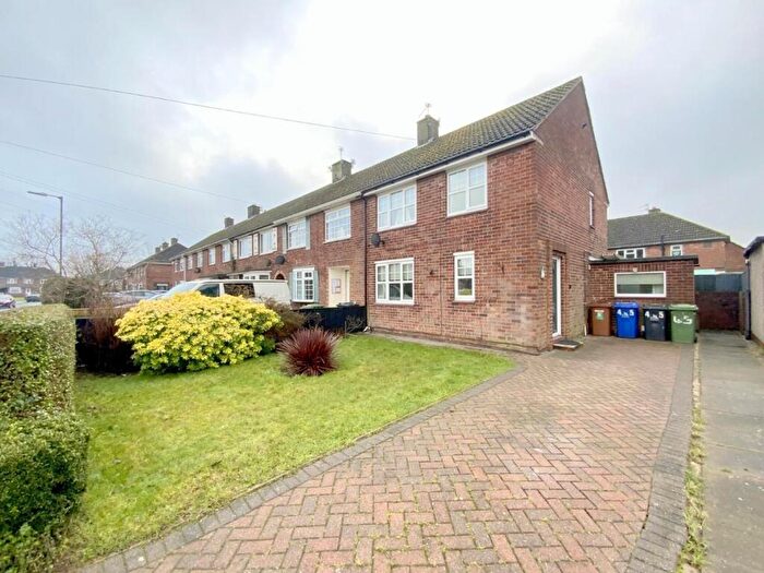 3 Bedroom End Of Terrace House For Sale In Southwold Crescent, Grimsby, DN33
