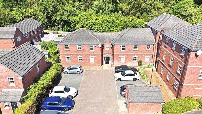 2 Bedroom Flat For Sale In Caraway Court, Leeds, LS6
