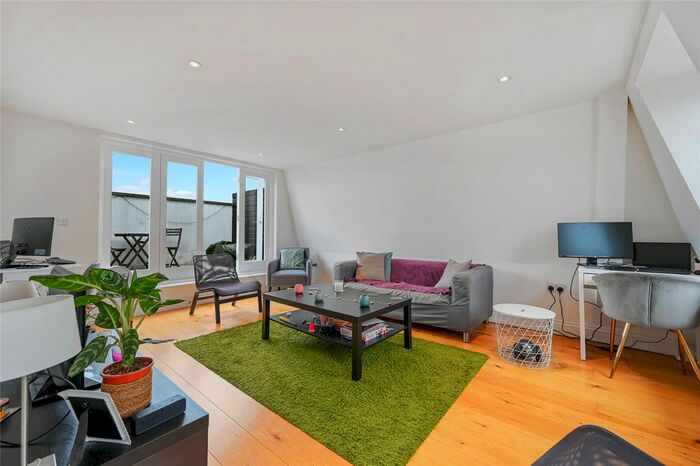 3 Bedroom Maisonette To Rent In Ellerslie Road, Shepherds Bush, London, W12