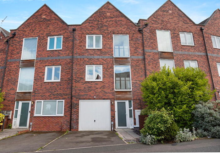 3 Bedroom Town House For Sale In Caxton Road, Nottingham, NG5