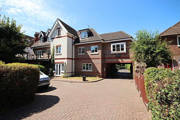 2 Bedroom Flat For Sale In Ray Park Avenue, Maidenhead, SL6