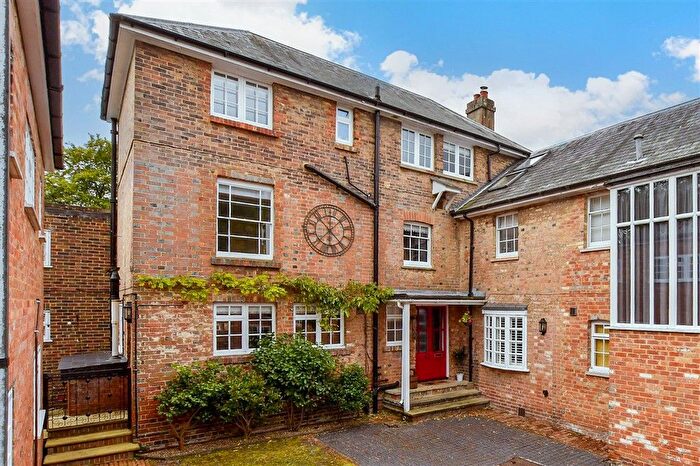 4 Bedroom End Terrace House For Sale In High Street, Dormansland, Surrey, RH7