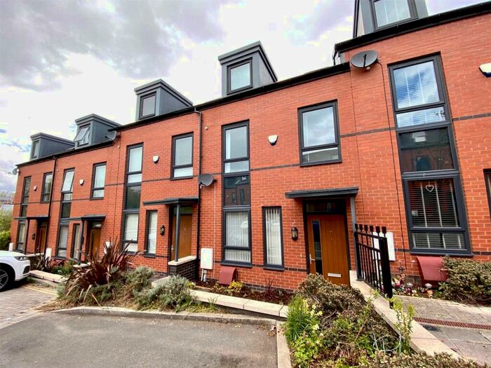 4 Bedroom Terraced House To Rent In Spinner Street, Stockport, SK1