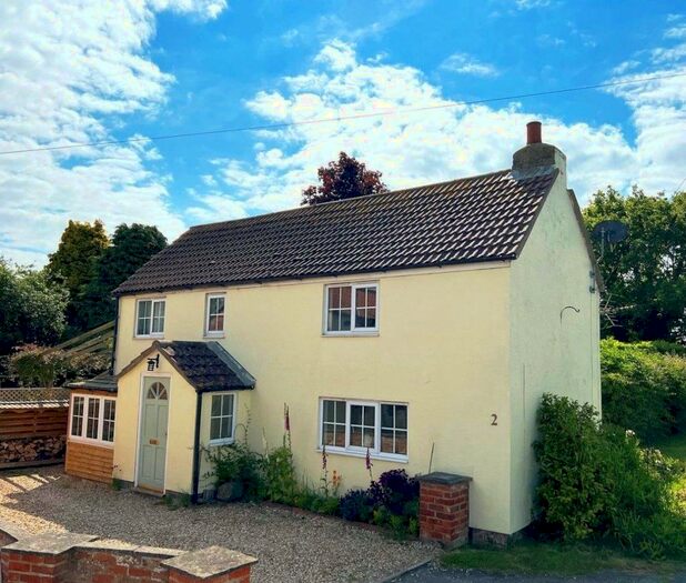 2 Bedroom Detached House For Sale In London Road, Louth, LN11