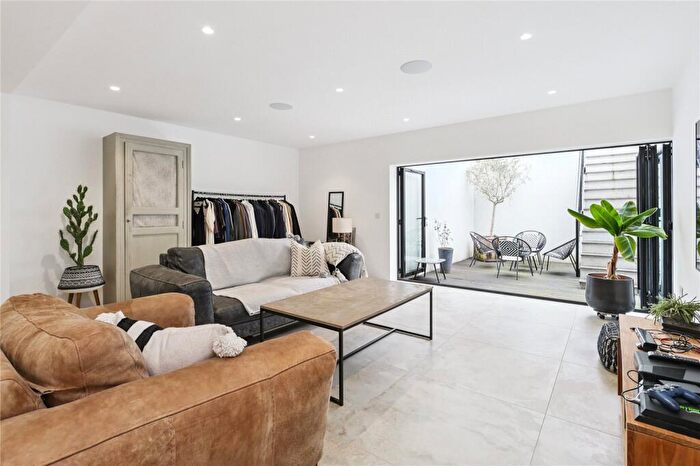 5 Bedroom Detached House To Rent In Burhill, Walton-on-Thames, Surrey, KT12