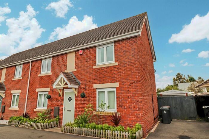 3 Bedroom Semi-Detached House To Rent In The Leys, Bedworth CV12