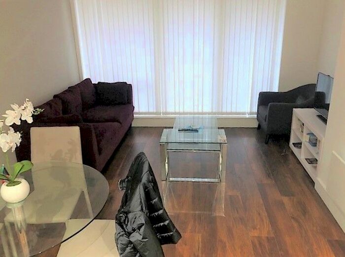 2 Bedroom Flat To Rent In Cambridge Street, Manchester, M1