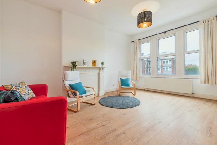 4 Bedroom Maisonette To Rent In Valley Road, Streatham, SW16